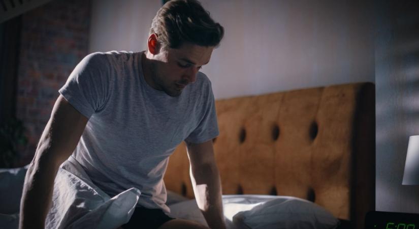 Ezért ébredünk fel rendszeresen éjszaka, szakértő segít megérteni a jelenséget