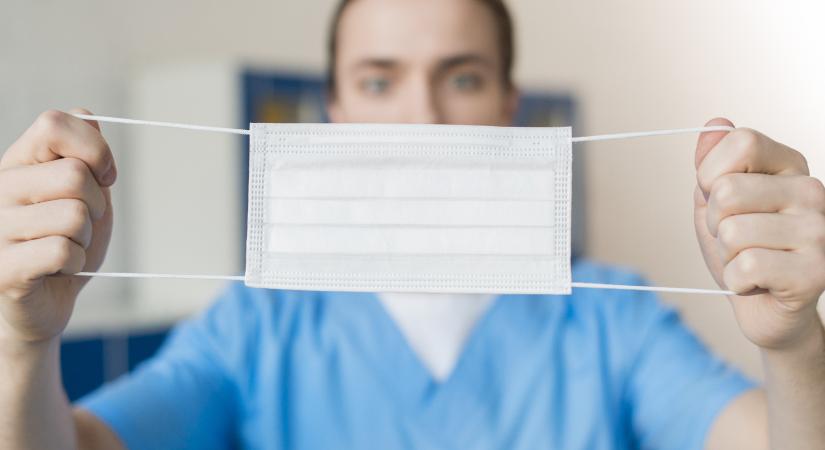 Újra kötelező a maszkviselés a légúti fertőzések miatt