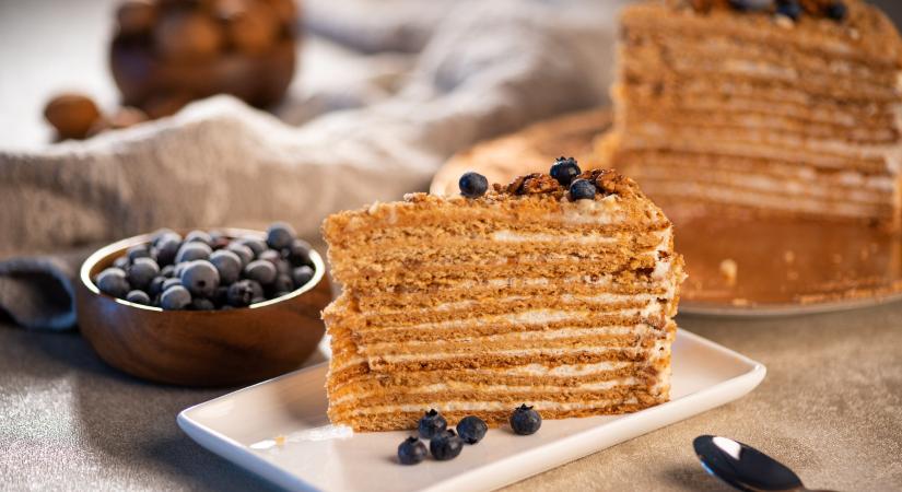 A torta, ami egy éjszaka alatt csodává válik – így készül a Medovik