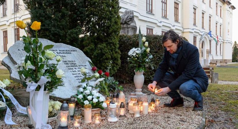 18 fiatal életét oltotta ki egy pillanat – emlékezés a deutschlandsbergi busztragédiára