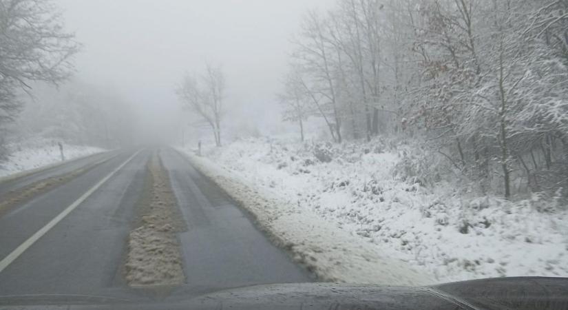 Ónos eső és köd nehezíti a közlekedést szombaton