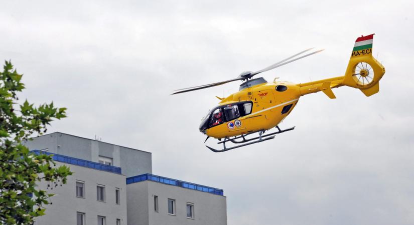 Helikopterbaleset Nyírbátorban, közlekedési táblát kapott el a rotor