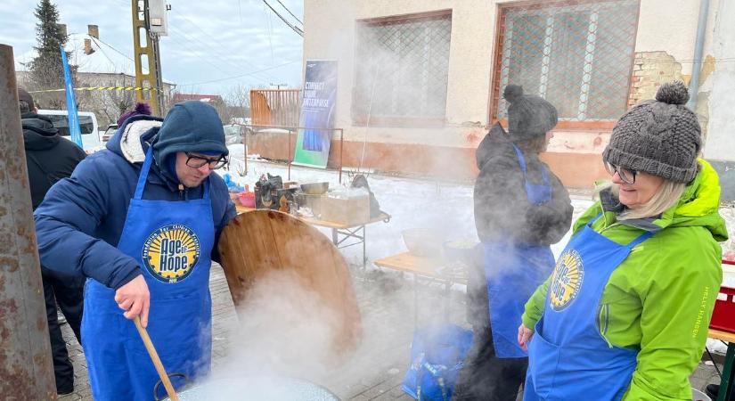 Hatszáz adag meleg étel készült rászorulók számára