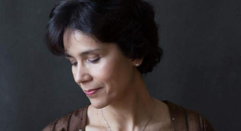 55 éves Kecskés Mónika orgonaművész