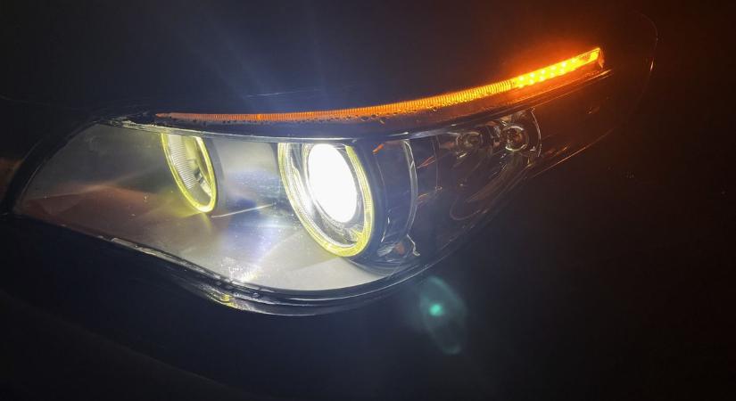 Észre sem veszed, de veszélyes lehet, ahogy világít az autód
