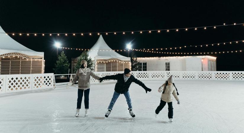 Jégkorisok figyelem! Újra megnyitotta kapuit a Balaton-felvidéki település jégpályája ( képek)