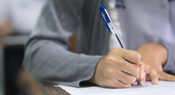 Mindjárt kezdődik a központi írásbeli, kövessétek velünk az Eduline-on