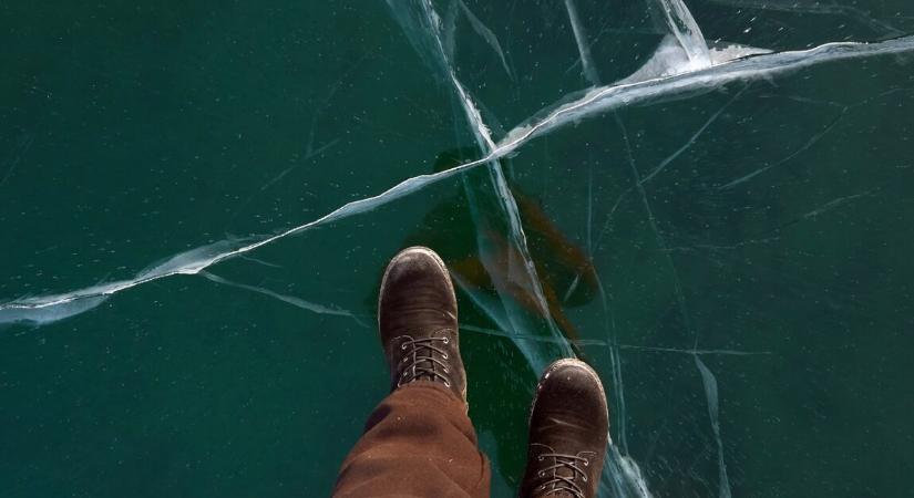 Rendkívüli közleményt adtak ki a jeges Omszk-tóról – döbbenetes, amit ott láttak