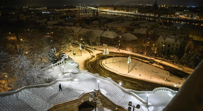 Badacsonyi Ágnes: Csontfehér