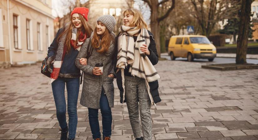 Lárai Eszter: Lányok