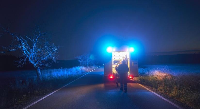 Édesanyával és két kisgyermekkel borult fel egy autó Dombóvár közelében