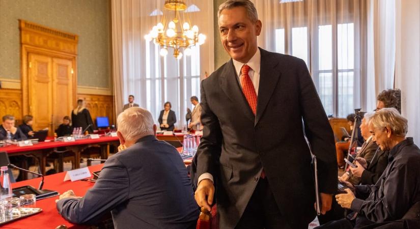 „Ön lehet nagyon gazdag és nagyon befolyásos, de államférfi sosem lesz” – nyílt levelet írt Lázár Jánosnak egy roma tanár