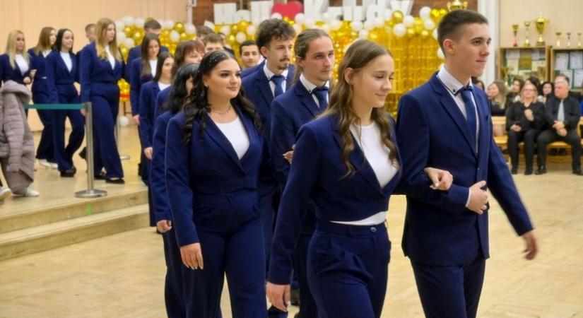 Egy hírben az összes szalagavatós galériánk - sok-sok fotó