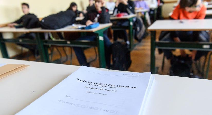 Ma írják a diákok középiskolai központi felvételiket