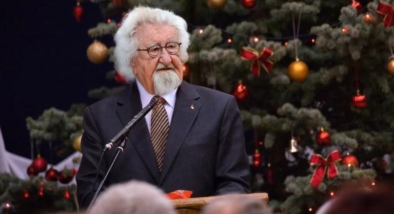 Imádja az internet a DK politikusát, kár, hogy nem létezik