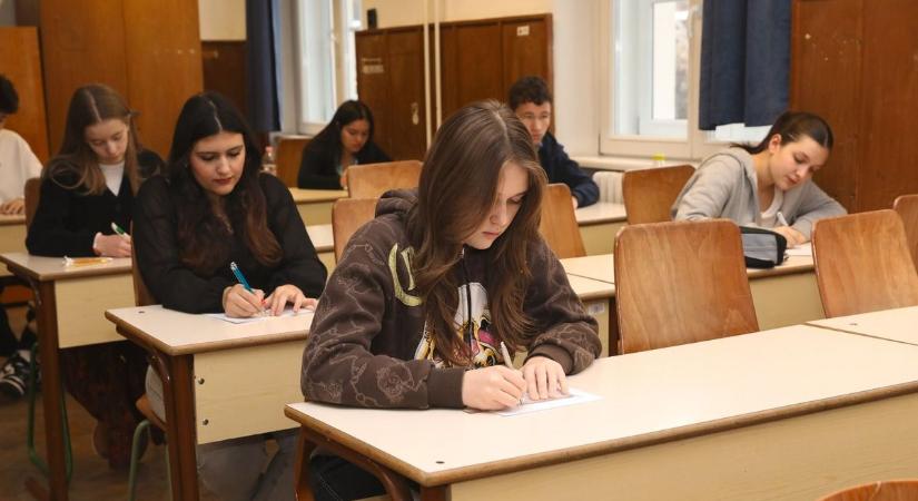 Kedves üzenetet küldött a ma felvételizőknek az egri gimnázium igazgatója