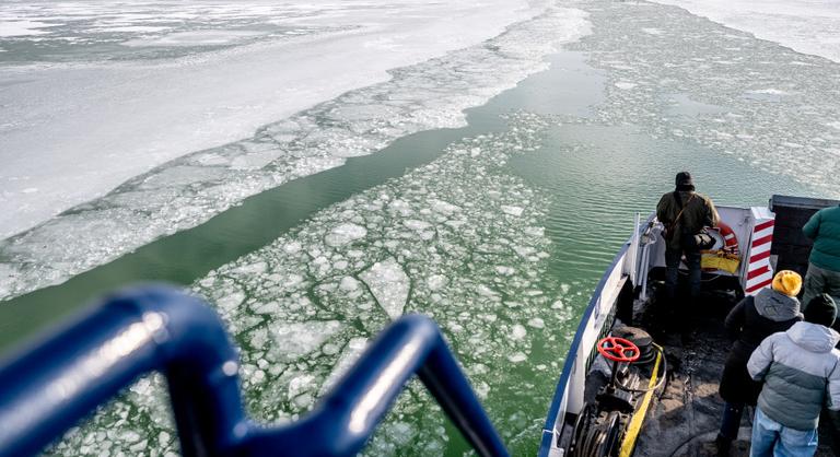 Megindult a jég olvadása, életveszélyes lehet a téli korcsolyázás