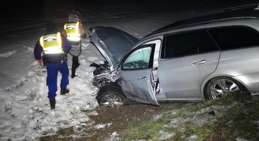 Meghalt egy ember a frontális ütközésben: brutális fotók érkeztek a tragikus baleset helyszínéről