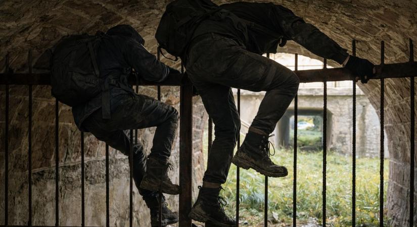 Titkos föld alatti erőmű a Balatonnál – ahol a sínek szinte elporladnak a kezünk alatt (galéria)