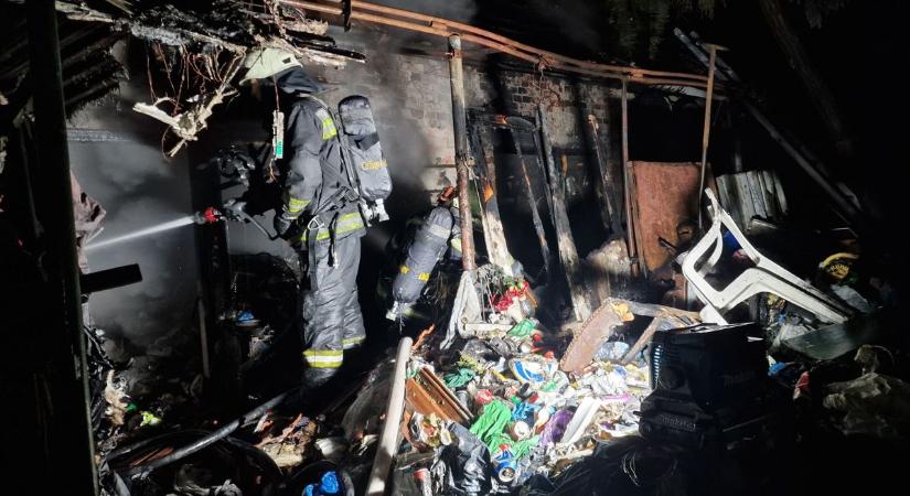 Lakástűz esetén a zsúfoltság is ellenség – erre figyelmeztetnek a tűzoltók (videó)