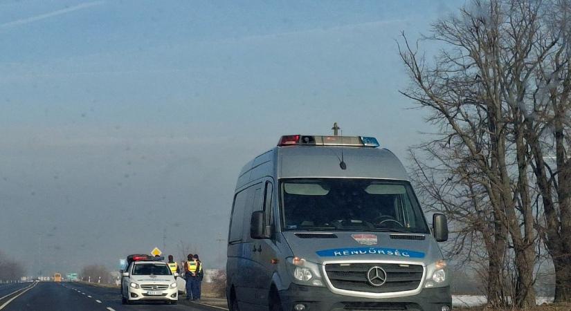 Árokba csúszott egy autó az 58-as úton Szalántánál