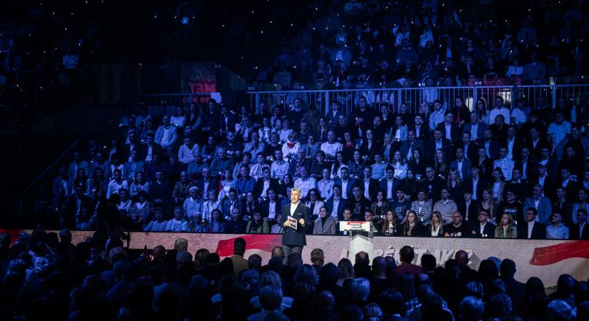 Zalatnay Sarolta is megjelent Orbán Viktor gyűlésén