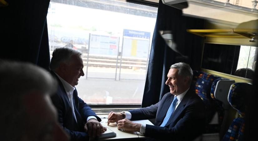 „Titeket is el lehet takarítani vécékefével!” - reakciók Lázár durva kijelentésére