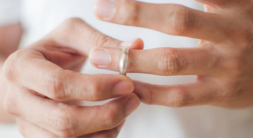 Kiteregette férje és kolléganője viszonyát a neten a nő - Megdöbbentő büntetést szabott ki rá a bíróság