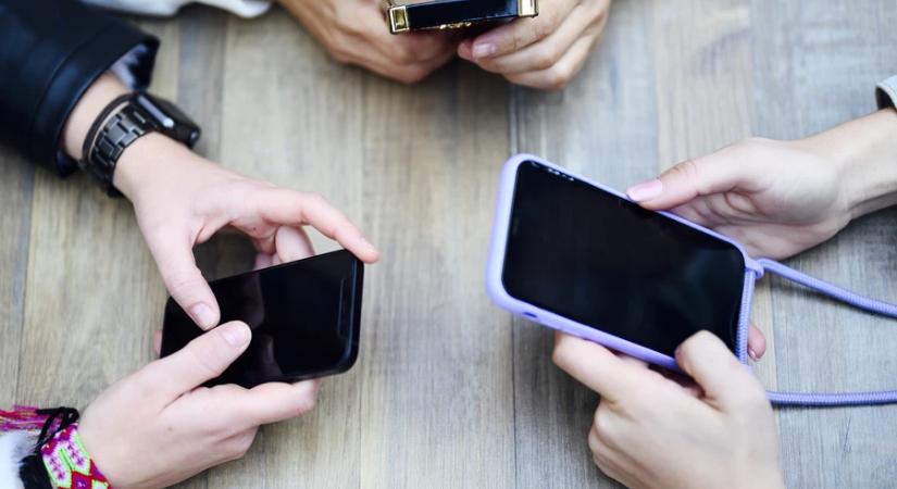 Vége a jó világnak, a Threadsre is jönnek a képes-videós reklámok