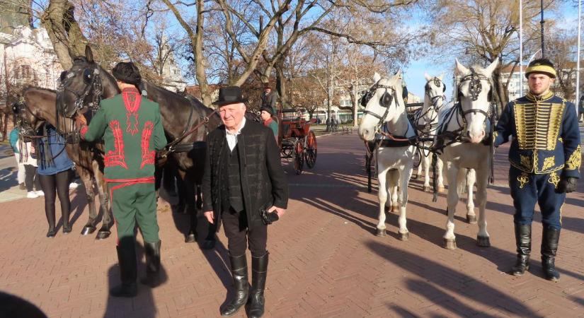 A lovas bandérium a szokások szerint a Serháztérről indul, százhúsz éves a vásárhelyi gazdabál