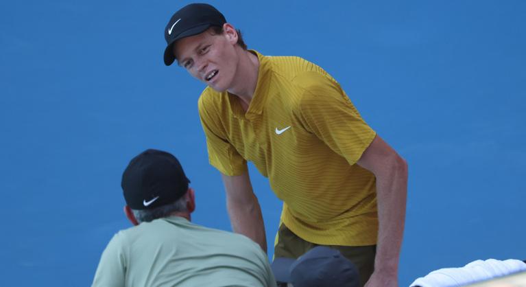 Az uborkalé és az új hőségszabály megmentette a címvédő Jannik Sinnert az Australian Openen