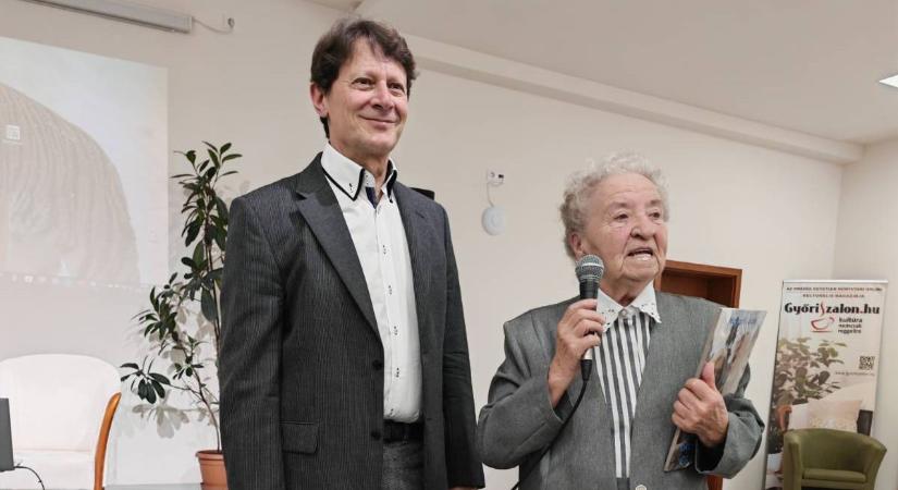 A győri Nógrádi László nyugdíjasokat tanít a mindennapokban hasznos informatikai tudásra