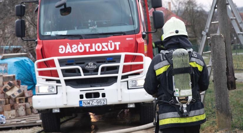 Emberéletet követelt a tűz - Egy idős férfit találtak a tűzoltók a lakásban