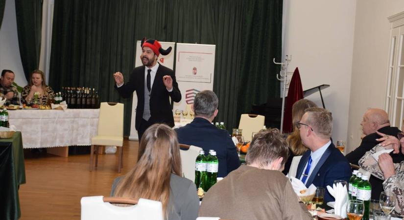 Találkozó a Perényi Kultúrkúriában - Irodalmi est a borkultúra jegyében