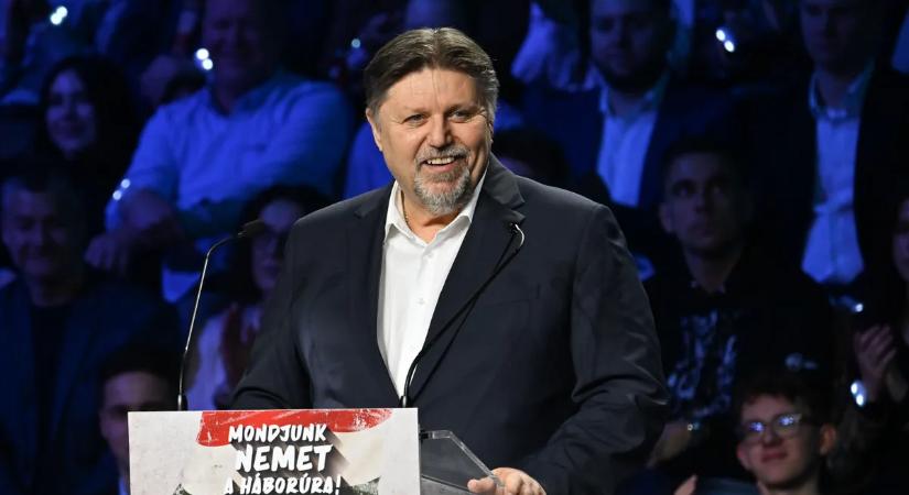 Gelencsér Attila: Így együtt, nemhogy egy folyón, de a legvastagabb falon is átmegyünk