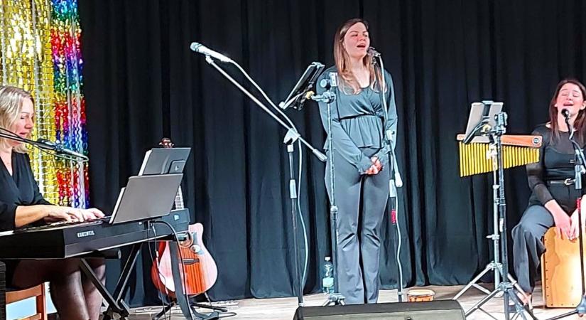 Koncert a Kajos Családi Énekegyüttestől a Magyar Kultúra Napján - videó