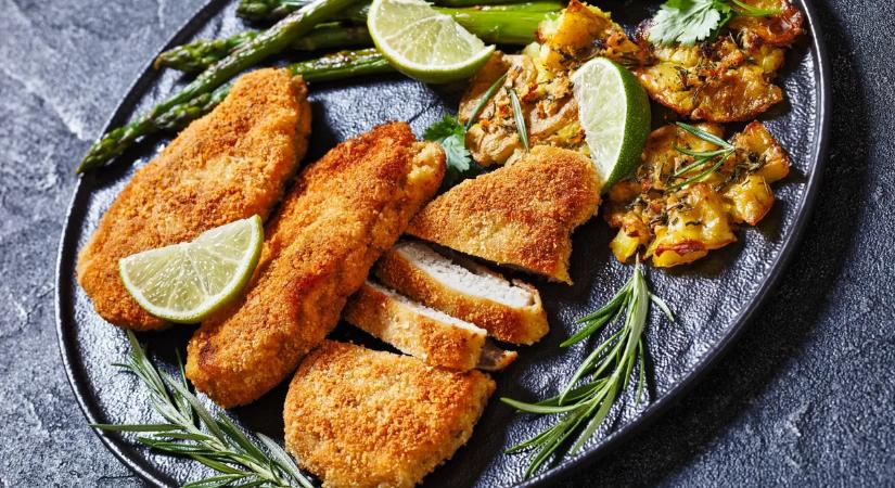 Ettől az egy trükktől lesz tökéletes és nem cipőtalp a rántott csirkemell