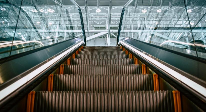 Vészhelyzet: műteni kellett a mozgólépcsőn megsérült Csutit