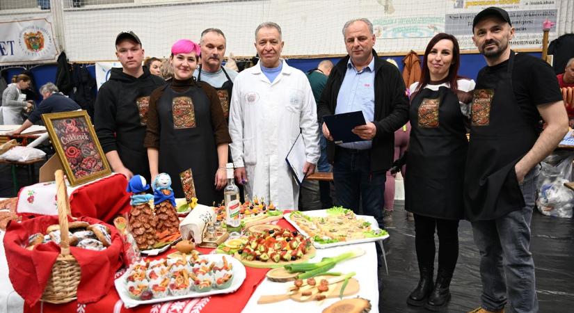 Kolbásztöltő verseny: meg is kóstolhattuk a finomságokat - fotók, videó