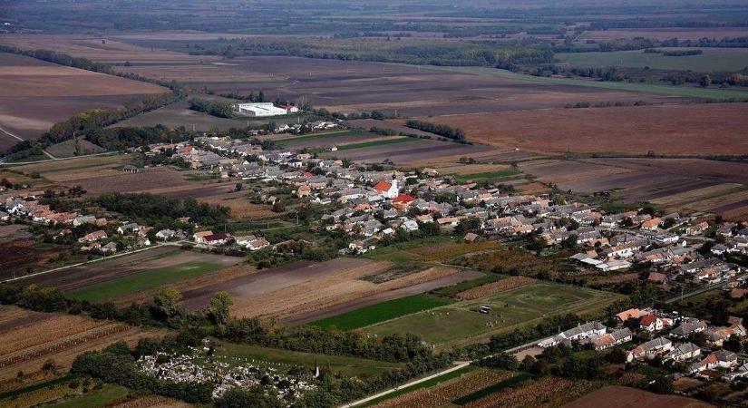 Bronzkorig nyúló gyökerek: Ete község története tele van legendákkal