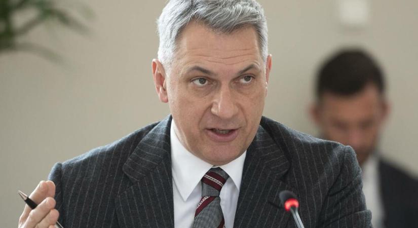 Magyar Péter: Lázár János takarodjon a közéletből!