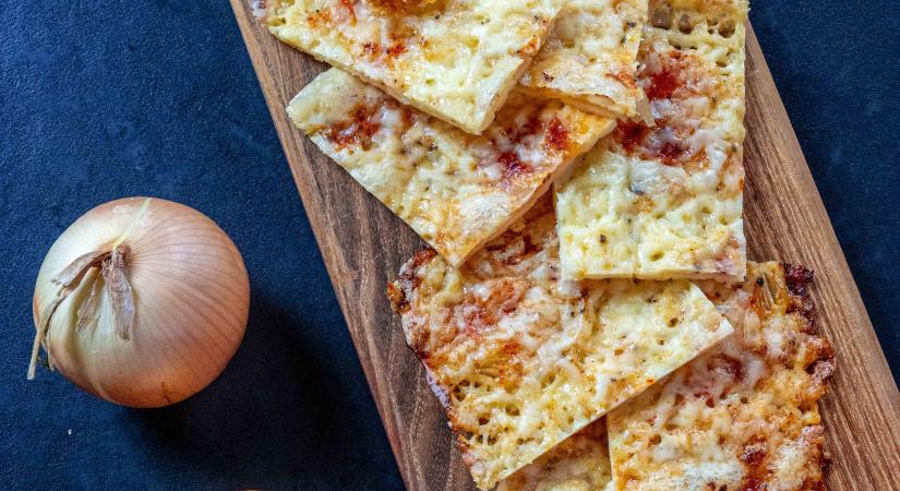 Ropogós, sajtos sült hagyma