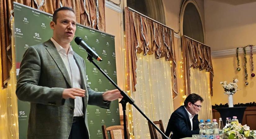 Toroczkai László a Tisza Párt új szakértéjéről: újabb globalista "topmenedzsert" húztak elő a színpadi függöny mögül