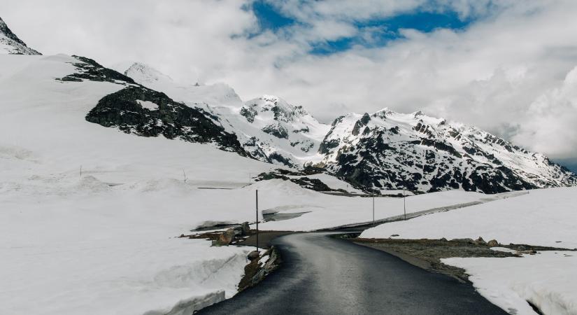 A Magyar Közút figyelmezetet: fekete jég az utakon, minden autós fokozottan figyeljen!