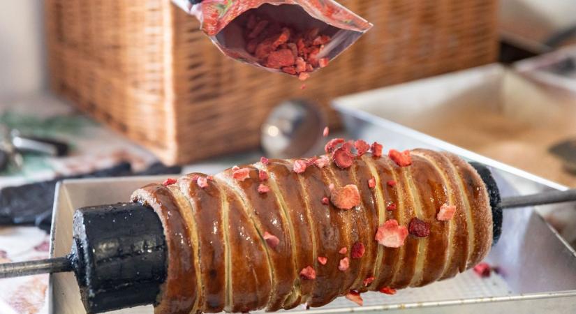 Pisztáciakrém eperrel - Így készül a tökéletes kürtőskalács