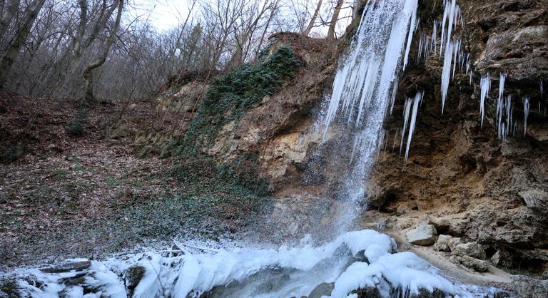 Ritkán látni ilyet, teljesen megfagyott a lillafüredi vízesés