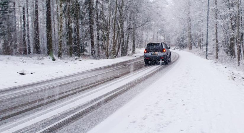 Tudja, hogyan fékezzen biztonságosan a jeges úton? Ha nem, mutatjuk a tippeket! (videóval)
