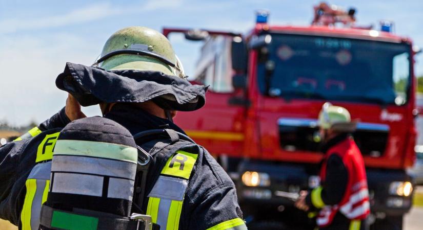 Nem tudott bejutni gondozottjához, a tűzoltóktól kért segítséget