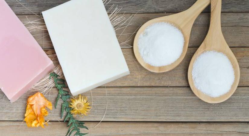 Csak 3 filléres dolog kell a házi mosószerhez – Hatékonyan tünteti el a legdurvább foltokat is