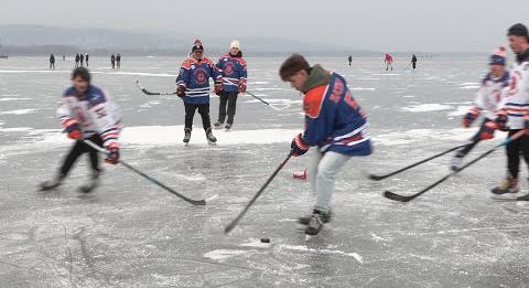 Egerszegi Titánok a Balaton jegén (tvkeszthely.hu)